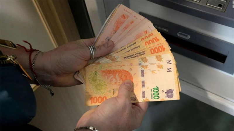 Salario mínimo argentino: cuatro veces abajo del de Costa Rica, Uruguay y Chile
