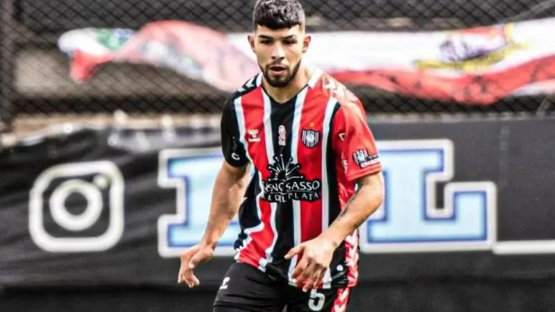 Perdomo, capitán de Chacarita, se encuentra "estable bajo sedación, en terapia intensiva"