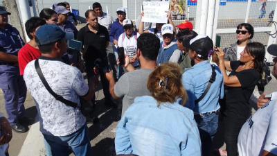 Organizaciones llegaron a los grandes supermercados para pedir alimentos