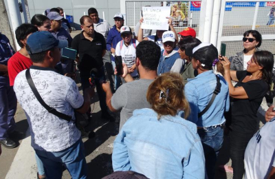 Organizaciones llegaron a los grandes supermercados para pedir alimentos