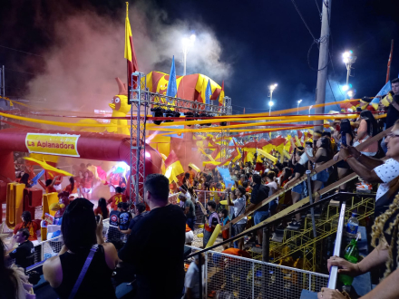 hinchada comparsa SM.JPG