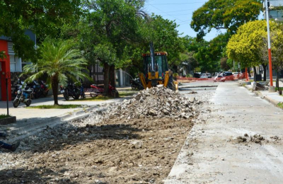 En varios frentes, avanza el bacheo de calles céntricas