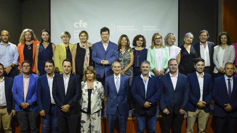 Ministros de Educación de todo el país advierten por cese de fondos