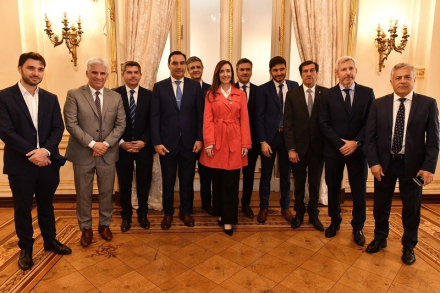 gobernadores-con-milei.jpg