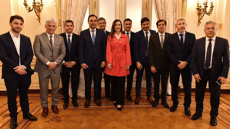 Una encuesta refleja cómo debería ser la relación entre Javier Milei y los gobernadores