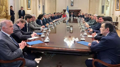 Vencimientos de deuda en dólares suman presión en la relación con los gobernadores
