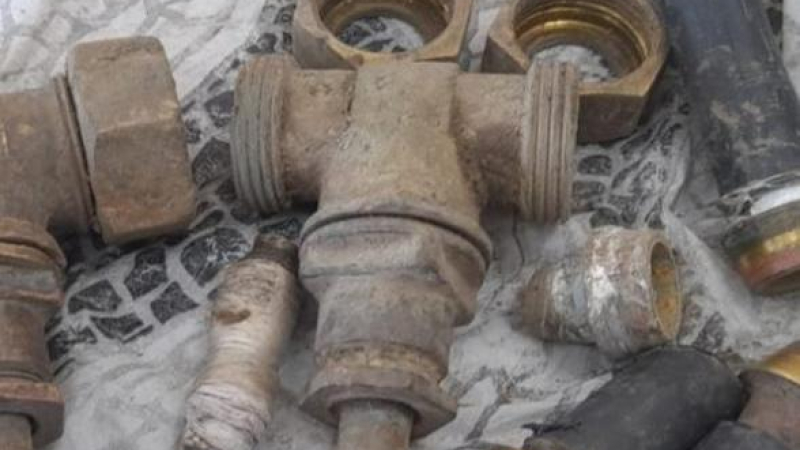 Sigue el robo de canillas de medidores de agua