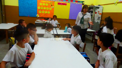 Satisfacción de familiares y fin de ansiedad para niños en el comienzo de clases