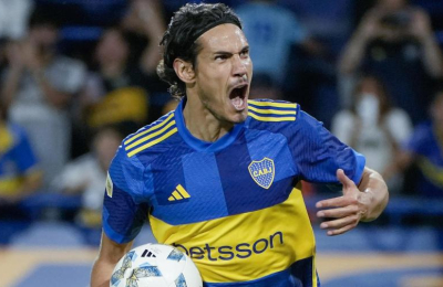 El hat-trick de Cavani despertó elogios en el mundo del fútbol