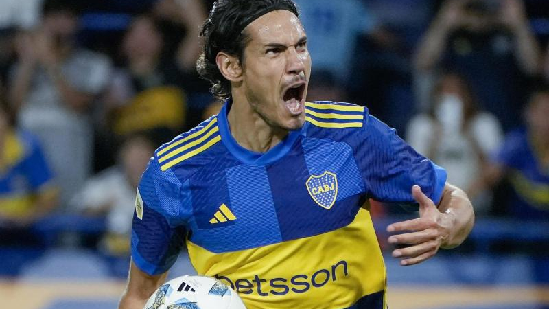 El hat-trick de Cavani despertó elogios en el mundo del fútbol