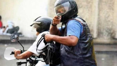 Violenta banda de motociclistas armados asaltó a una pareja en Barranqueras