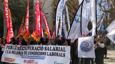 España: 60 mil empleados bancarios en huelga por salarios