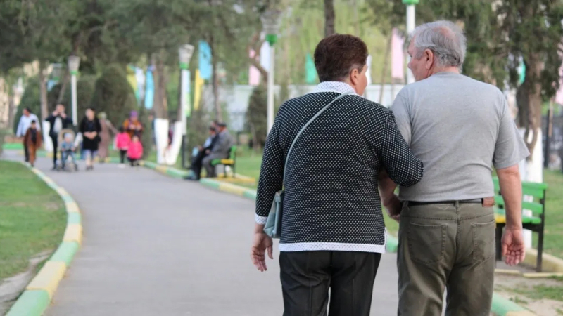 El Gobierno anunció que en abril pagará las jubilaciones en dos tramos