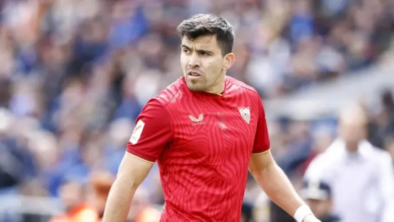 Detuvieron un partido del Sevilla por cantos xenófobos contra Marcos Acuña