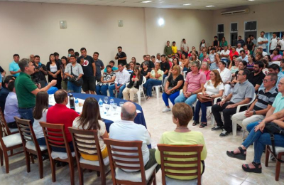 Zdero entregó los primeros créditos del "Emprende Rosa"