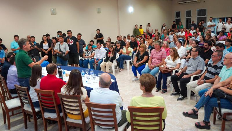 Zdero entregó los primeros créditos del "Emprende Rosa"