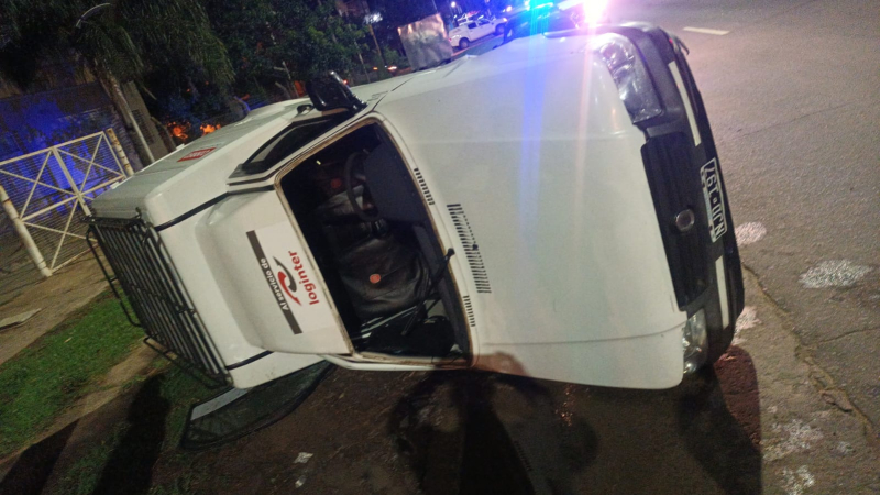 Choque y vuelco en la avenida Castelli