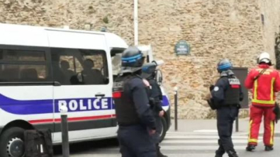 Un hombre amenazó con inmolarse en la embajada de Irán en París