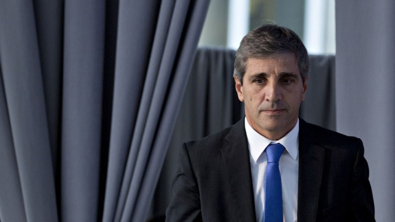 Desesperada búsqueda de financiamiento del equipo económico