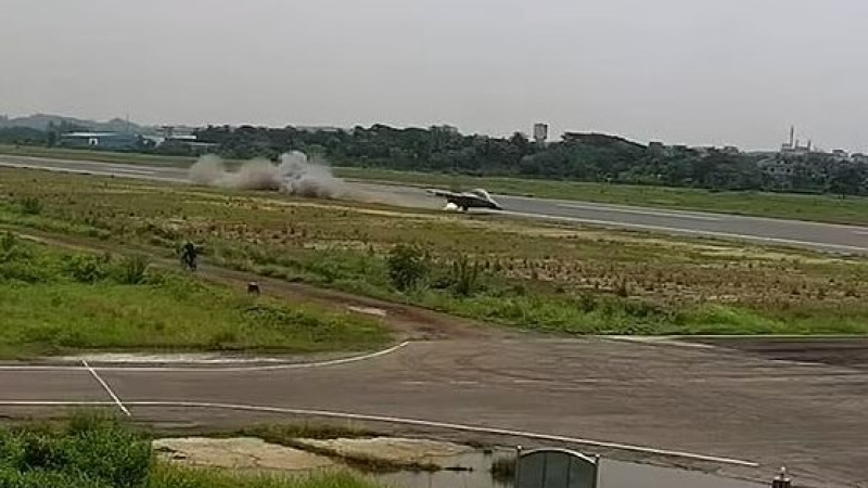 Impactante accidente aéreo: quiso hacer un "triple giro", chocó contra la pista y murió