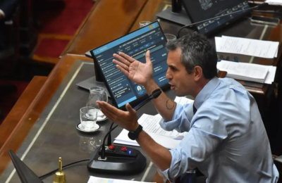 Con la amenaza de Milei de vetarlo, Diputados trata el aumento para jubilados
