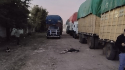 Un adolescente se durmió debajo de un camión y murió aplastado