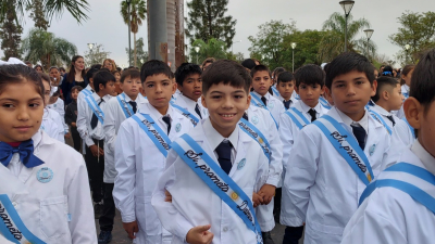Emotivo acto de promesa a la bandera en Avia Terai