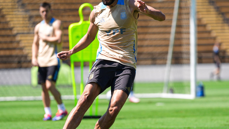 Argentina se entrenó y partió rumbo a Nueva Jersey para el partido ante Chile