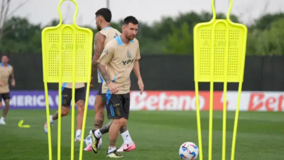 Selección Argentina hoy: se acerca el duelo con Chile y Scaloni mete mano en el equipo