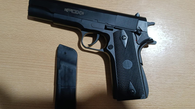 Demoraron a dos adolescentes con un arma de fuego de juguete