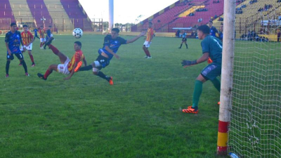 Sarmiento venció a Fontana y no le pierde pisada a Defensores