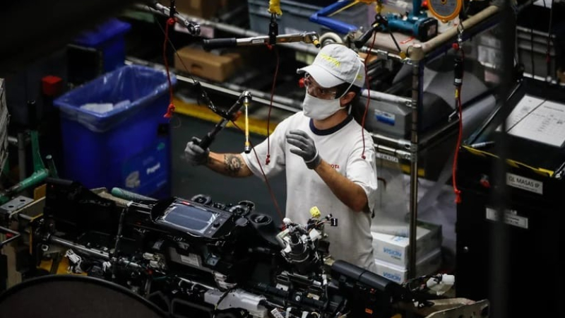 Recesión: la industria cayó 11,2% en junio y lleva 14 meses en rojo