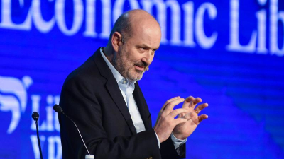 Sturzenegger plantea subsidiar a empresas que contraten empleados públicos