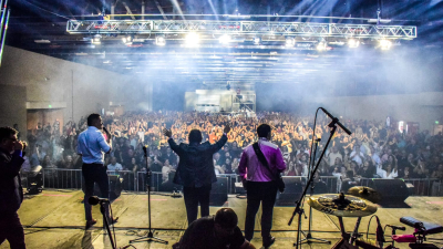 Resistencia bailó al ritmo de la cumbia con Los Palmeras