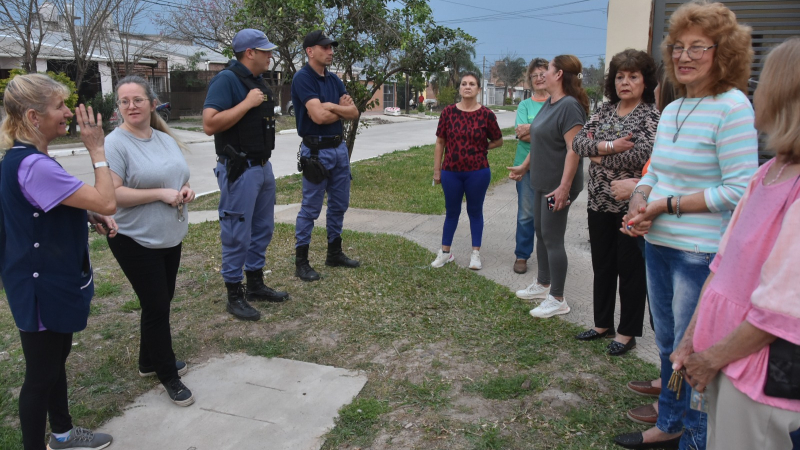 Vecinos del barrio 100 Viviendas Uom piden iluminación y seguridad