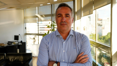 Criticado por sus viajes, el Gobierno echó al secretario de Culto