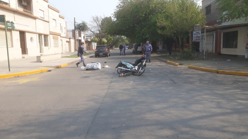 Impactante siniestro vial en Resistencia: dos personas quedaron inconscientes