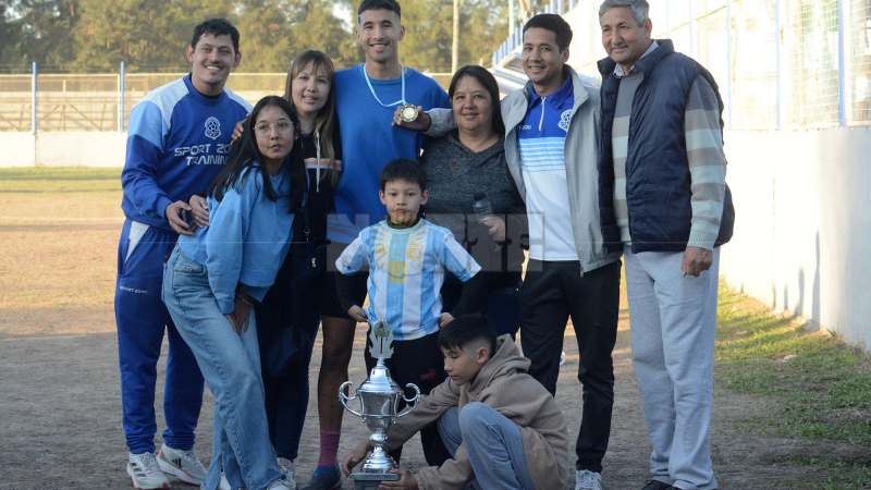 Almirón: "Merecimos el título porque dejamos muy buenos equipos atrás"