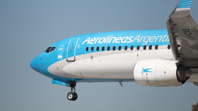 El gobierno nacional decidió reglamentar la esencialidad del servicio aeronáutico comercial