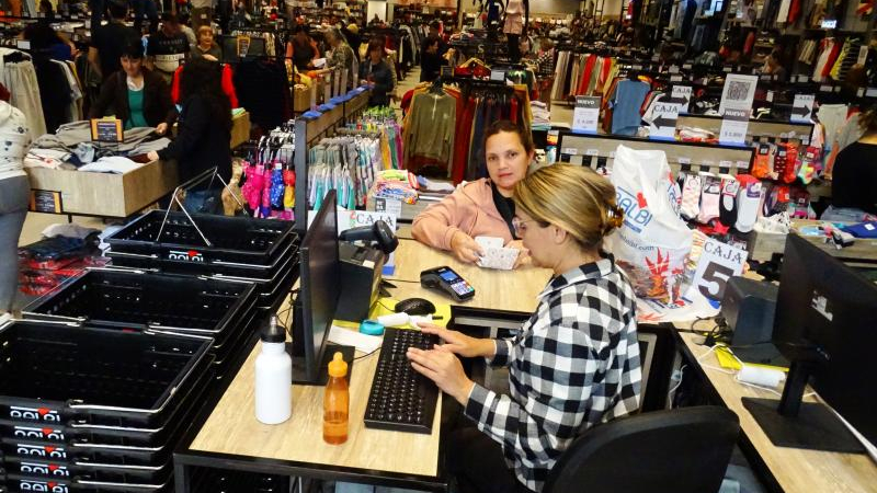 El 80% de las compras de ropa en una tienda líder se paga en 3 y 6 cuotas