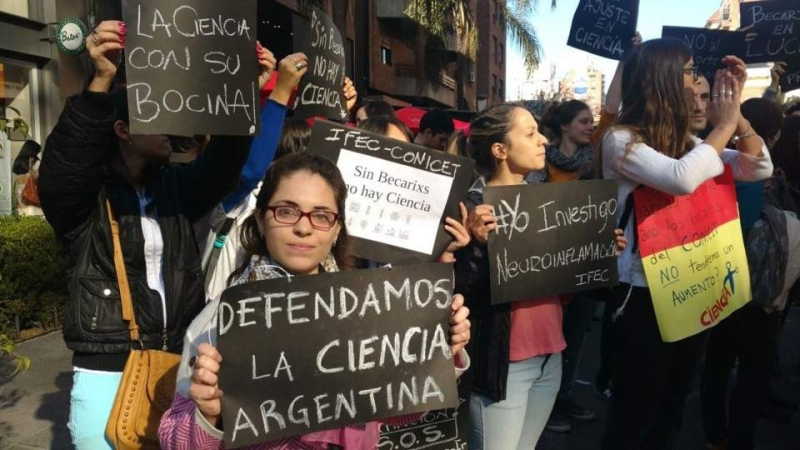 El sistema científico en la lenta agonía libertaria