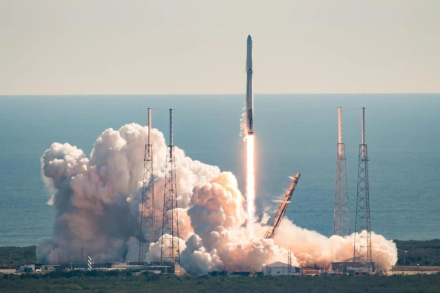 Despegue del Falcón 1 Space X (NASA).jpg