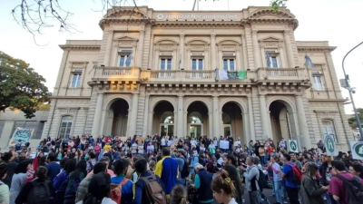 Denuncian que el gobierno quiere cerrar un hospital de salud mental