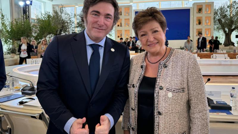 Gesto del FMI a Milei: quitó al país cargos de deuda por USD 3200 millones