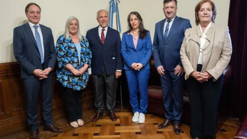 Presentaron dos proyectos para trasladar la Capital a Viedma o Paraná