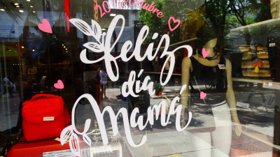 Comerciantes cruzan los dedos por un buen clima para el Día de la Madre
