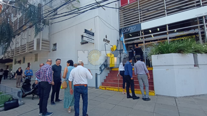 Trabajadores de la ex AFIP endurecen medidas de fuerza