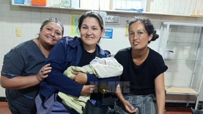 Heroica actuación de una policía del Chaco en un parto en pleno campo