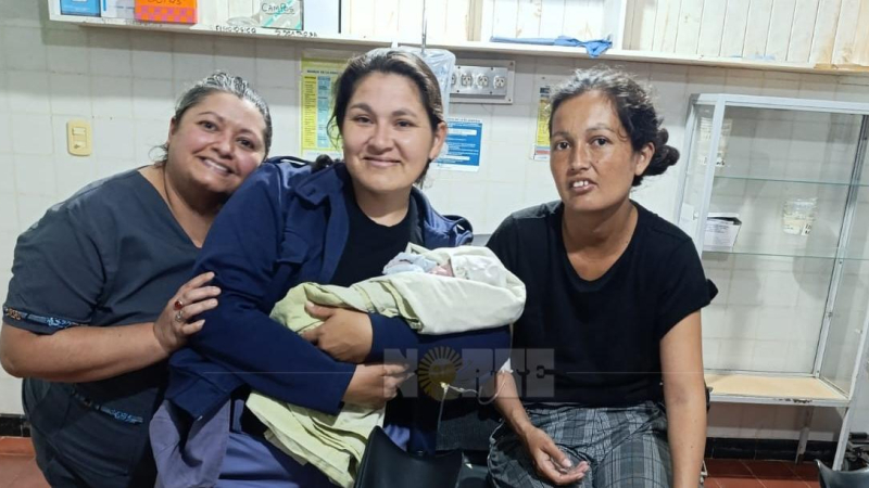 Heroica actuación de una policía del Chaco en un parto en pleno campo
