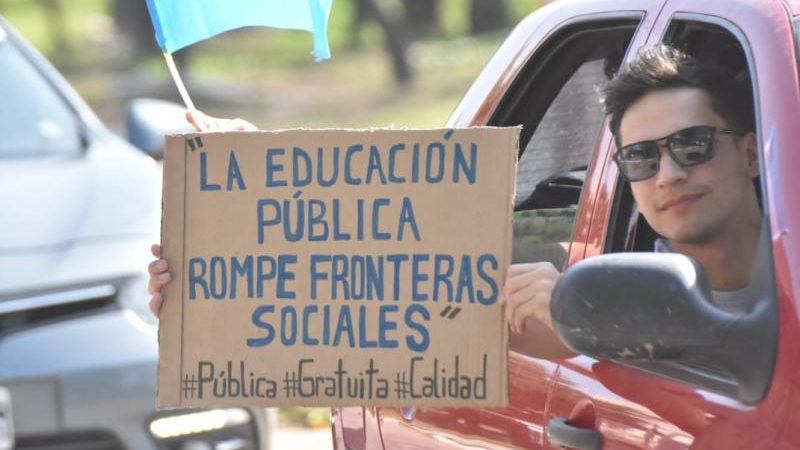 Marcha del NEA en defensa de la universidad pública